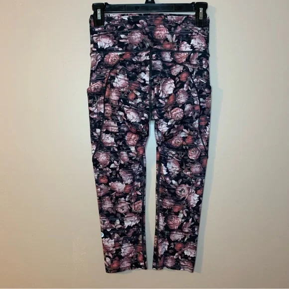 Lululemon Women’s Fast & Free Black & Pink Floral High Rise Nulux Crop 19” | 4 - Picture 4 of 12